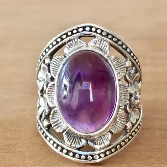 Silver plated purple amethyst color ring size 7 to 13 available please a… - Picture 3 of 6